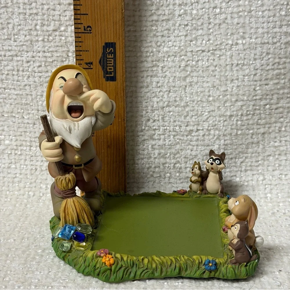 Walt Disney Snow White and Seven 7 Dwarfs SNEEZY Desk Set Post It Paper Holder